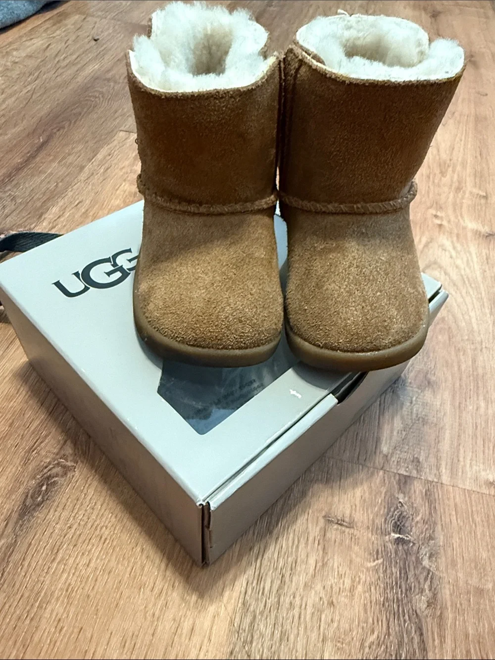 UGG keelan Chestnut Suede Shearling Booties